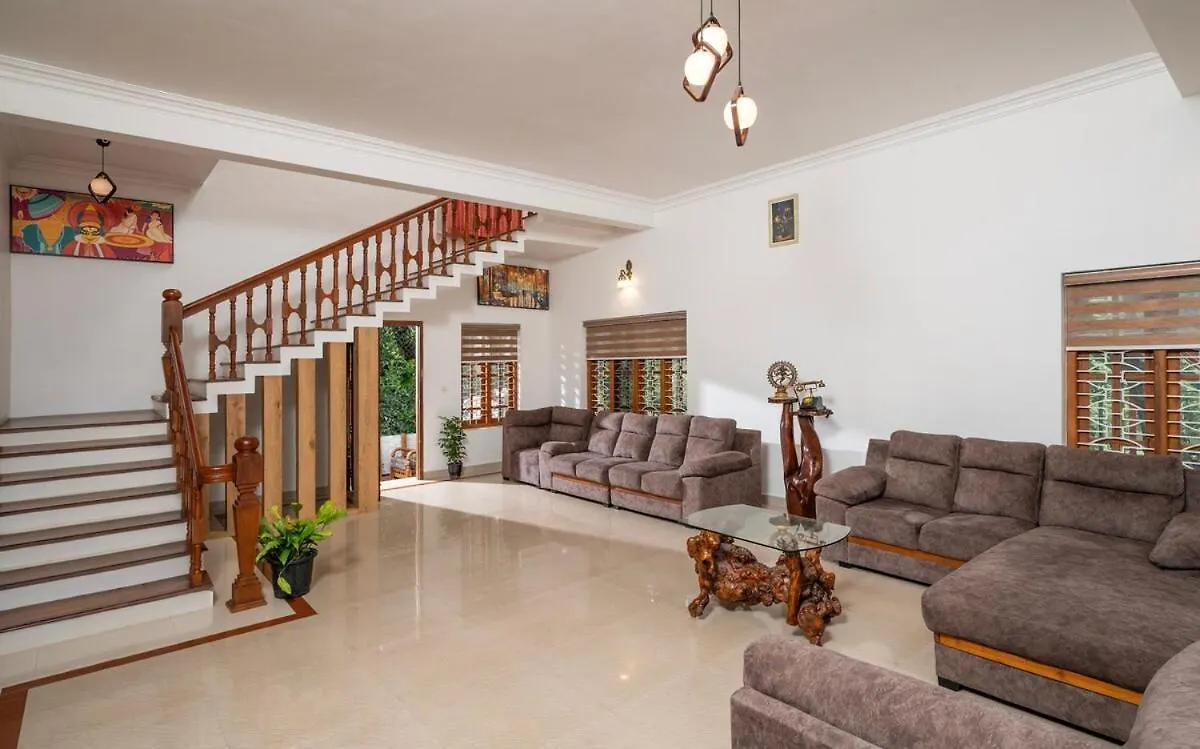 Сasa de vacaciones De Spicewoods, 4Bhk Pool Villa, Breakfast Kalpetta